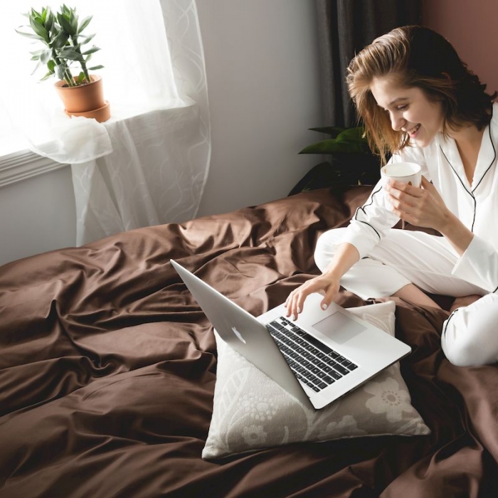 91家纺网 家纺一手货源 找家纺 涞澳家纺 2019新款60长绒棉平色二简易四件套帝灰配咖啡棕