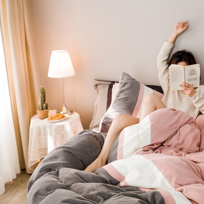 91家纺网 家纺一手货源 找家纺 涞澳 2019新款美绒系列四件套 拼色—粉灰