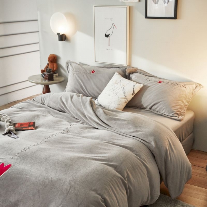 91家纺网 家纺一手货源 找家纺 涞澳 2019新款美绒系列四件套 红心—灰