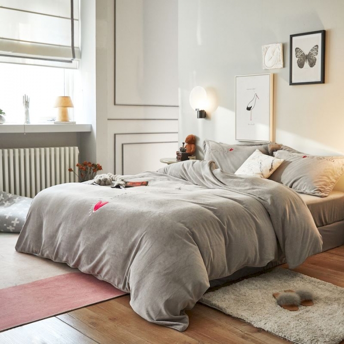 91家纺网 家纺一手货源 找家纺 涞澳 2019新款美绒系列四件套 红心—灰