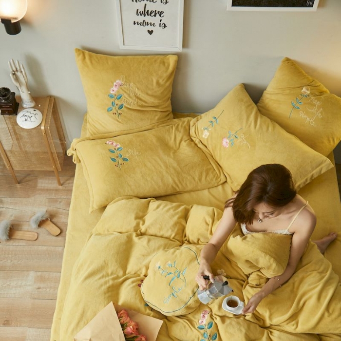 91家纺网 家纺一手货源 找家纺 涞澳 2019新款美绒系列四件套 花卉—黄