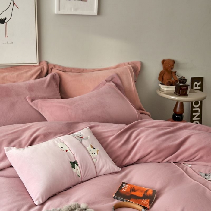 91家纺网 家纺一手货源 找家纺 涞澳 2019新款美绒系列四件套 猫咪—豆沙