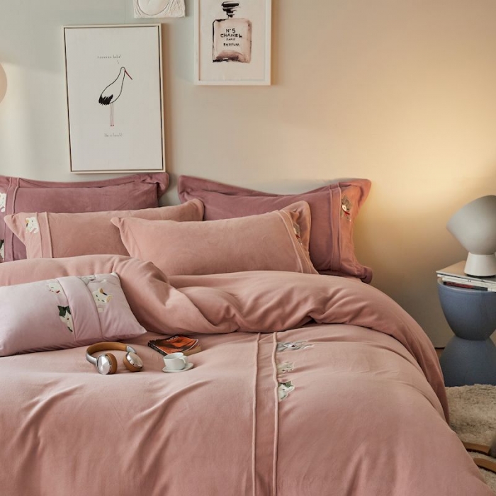 91家纺网 家纺一手货源 找家纺 涞澳 2019新款美绒系列四件套 猫咪—浅粉