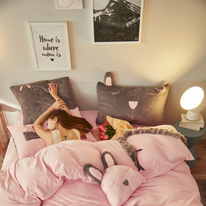 91家纺网 家纺一手货源 找家纺 涞澳 2019新款美绒系列四件套 小熊—粉灰