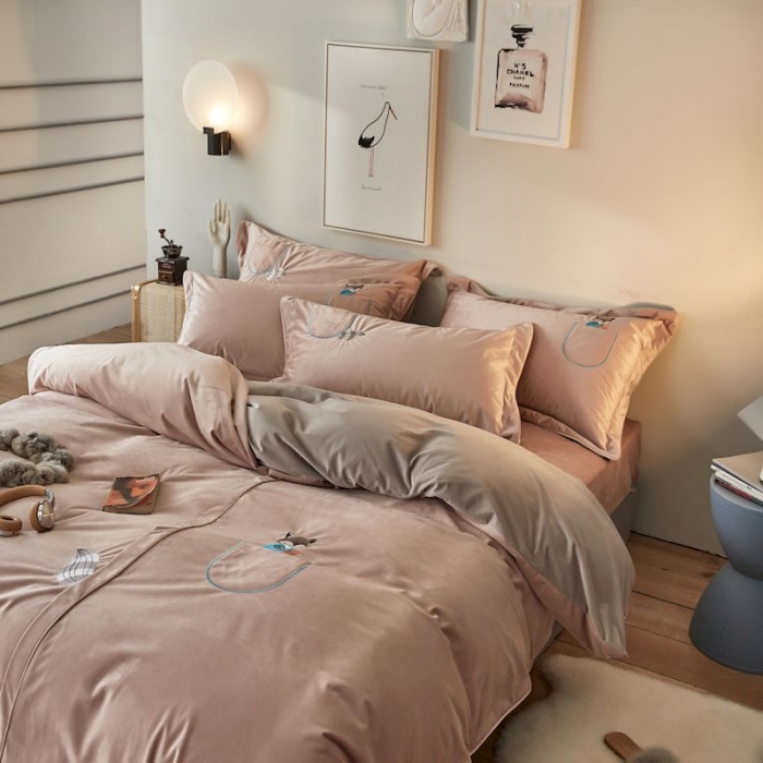 91家纺网 家纺一手货源 找家纺 涞澳 2019新款澳绒系列四件套 口袋—豆沙