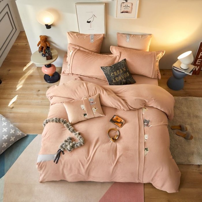 91家纺网 家纺一手货源 找家纺 涞澳 2019新款美绒系列四件套 猫咪—浅玉