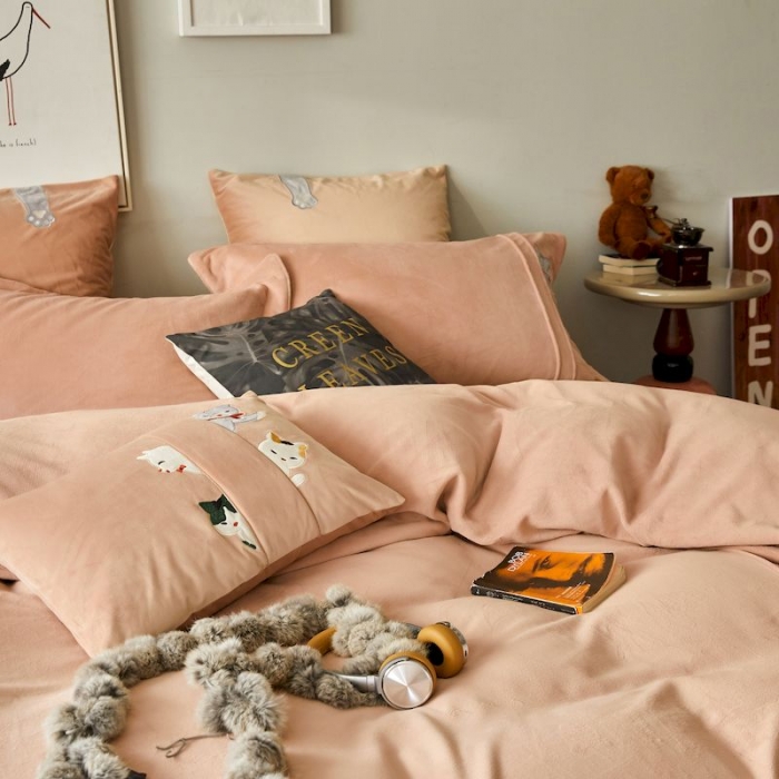 91家纺网 家纺一手货源 找家纺 涞澳 2019新款美绒系列四件套 猫咪—浅玉