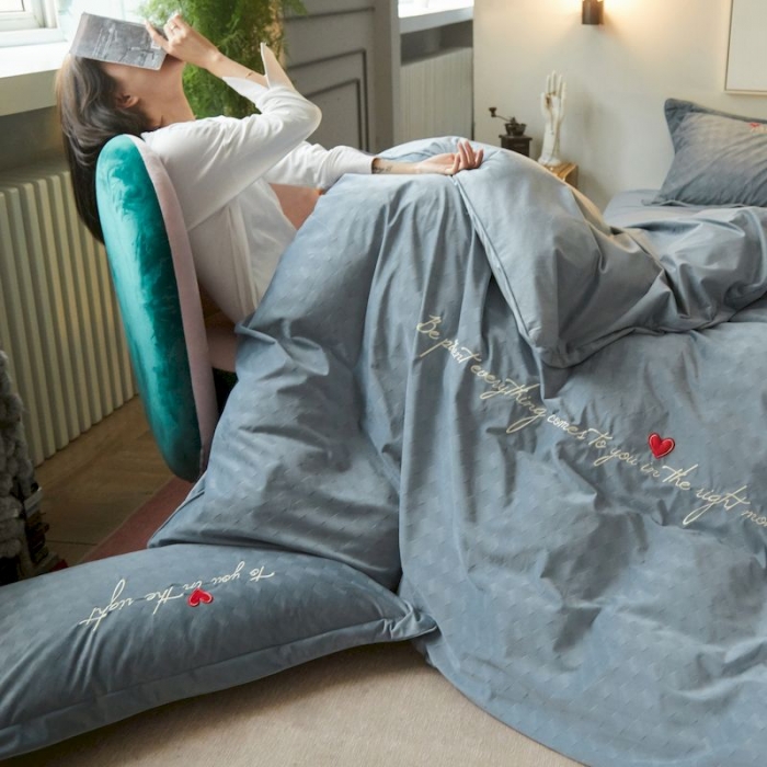 91家纺网 家纺一手货源 找家纺 涞澳 2019新款澳绒系列四件套 爱心—浅灰