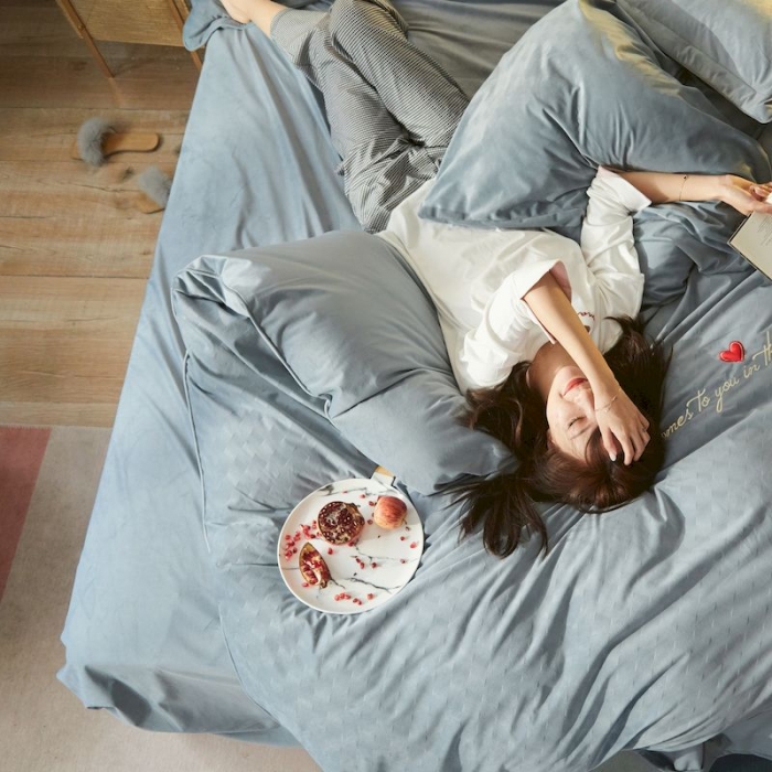 91家纺网 家纺一手货源 找家纺 涞澳 2019新款澳绒系列四件套 爱心—浅灰