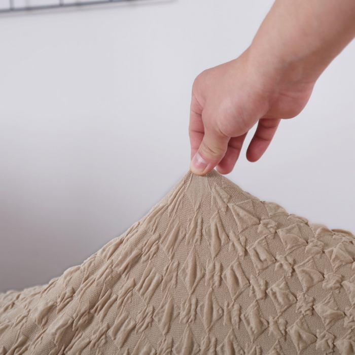 91家纺网 家纺一手货源 找家纺 兴妮雅 2020新款牛奶丝压花沙发套 米色