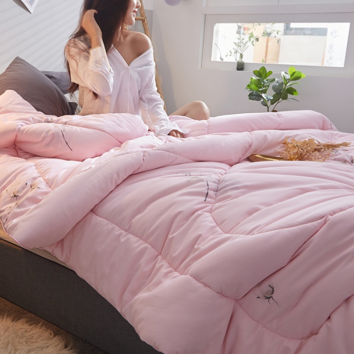 91家纺网 家纺一手货源 找家纺 （总）首爱家纺  2025纯棉 棉花被 拍摄场景一