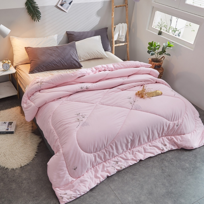 91家纺网 家纺一手货源 找家纺 （总）首爱家纺  2025纯棉 棉花被 拍摄场景一