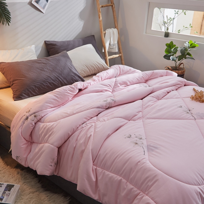 91家纺网 家纺一手货源 找家纺 （总）首爱家纺  2025纯棉 棉花被 拍摄场景一