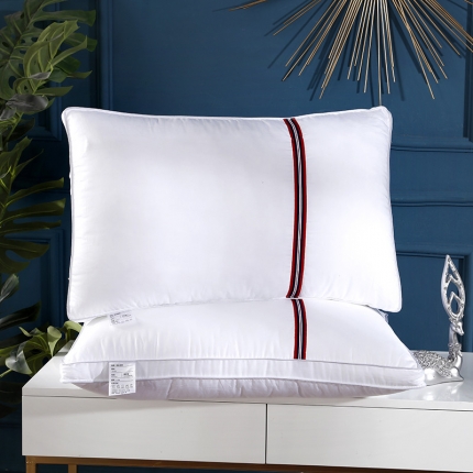 91家纺网 家纺一手货源 找家纺 帝诺妮枕芯坊 2019全棉贡缎三色条英伦风酒店羽丝绒枕芯一只