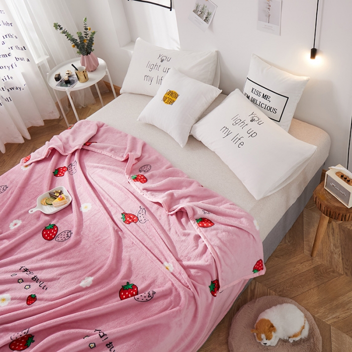 91家纺网 家纺一手货源 找家纺 羋多家纺 2023新款冰貂绒系列毛毯 小草莓