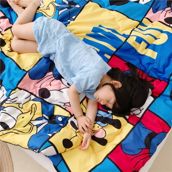 91家纺网 家纺一手货源 找家纺 星期八 新款趣味冬被 米奇fun