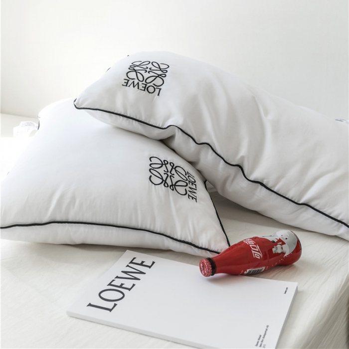 91家纺网 家纺一手货源 找家纺 星期八 2019新款LOEWE四季枕芯一对48*74