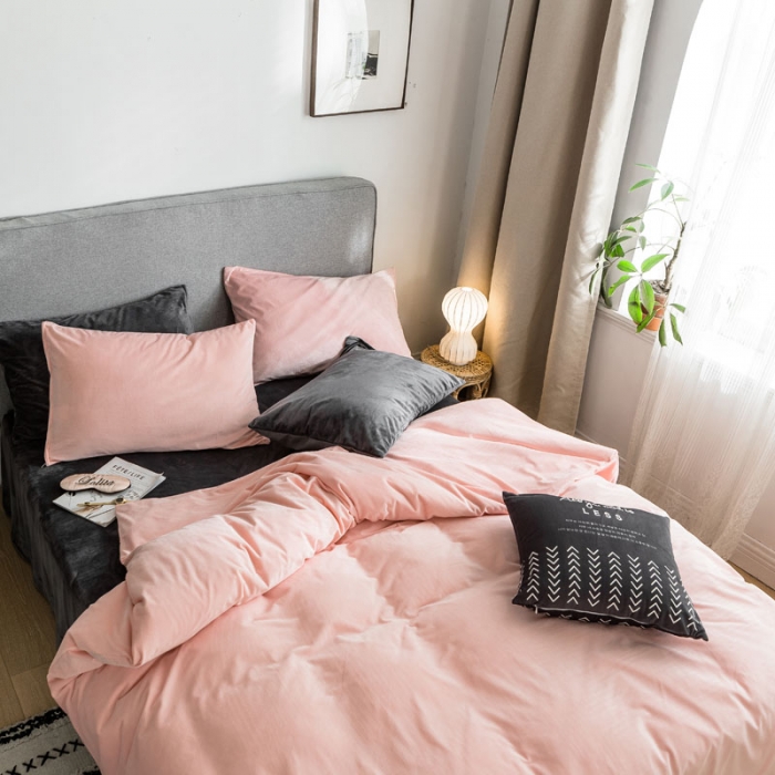 91家纺网 家纺一手货源 找家纺 梦家居 2019韩国简约素色天鹅绒四件套 浅粉搭深灰