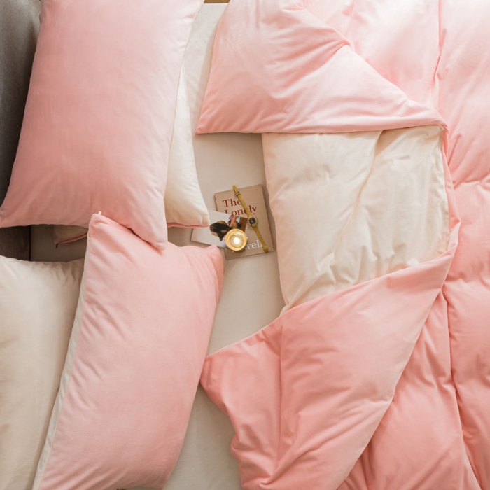 91家纺网 家纺一手货源 找家纺 梦家居 2019韩国简约素色天鹅绒四件套 浅粉拼浅米