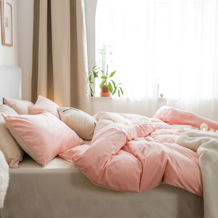 91家纺网 家纺一手货源 找家纺 梦家居 2019韩国简约素色天鹅绒四件套 浅粉拼浅米