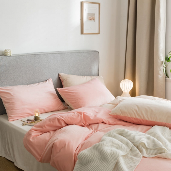 91家纺网 家纺一手货源 找家纺 梦家居 2019韩国简约素色天鹅绒四件套 浅粉拼浅米