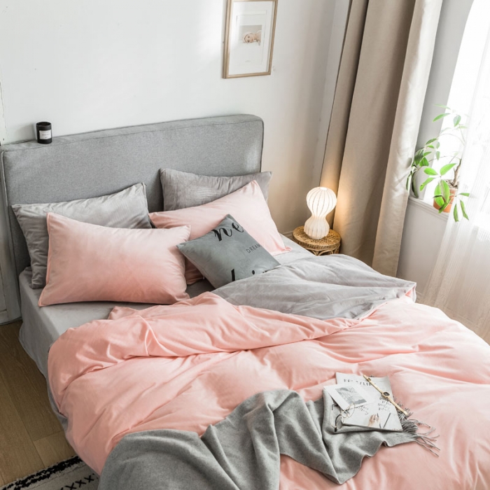 91家纺网 家纺一手货源 找家纺 梦家居 2019韩国简约素色天鹅绒四件套 浅粉拼浅灰