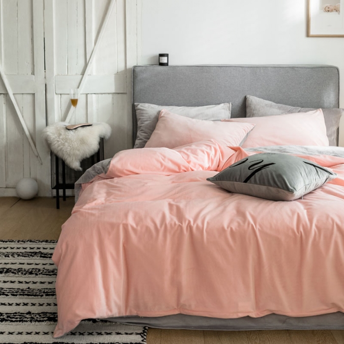 91家纺网 家纺一手货源 找家纺 梦家居 2019韩国简约素色天鹅绒四件套 浅粉拼浅灰