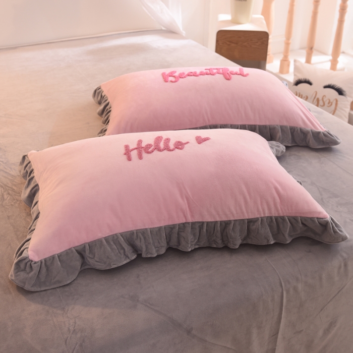 91家纺网 家纺一手货源 找家纺 绒世界 宝宝绒毛巾绣四件套 粉灰