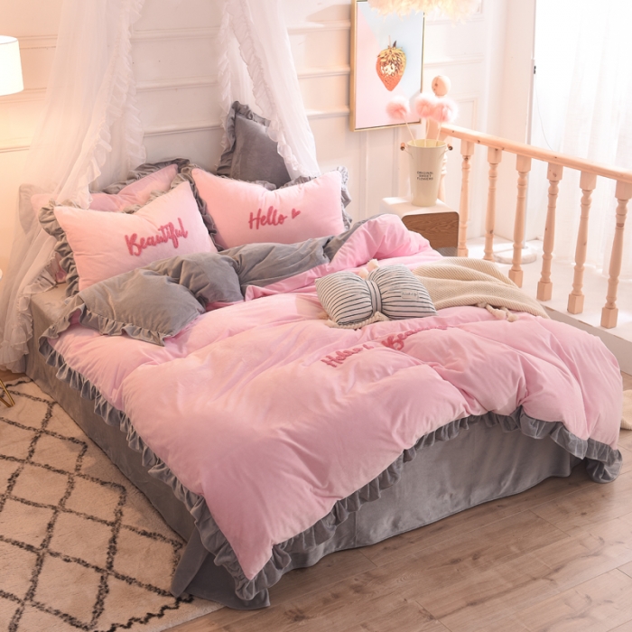 91家纺网 家纺一手货源 找家纺 绒世界 宝宝绒毛巾绣四件套 粉灰