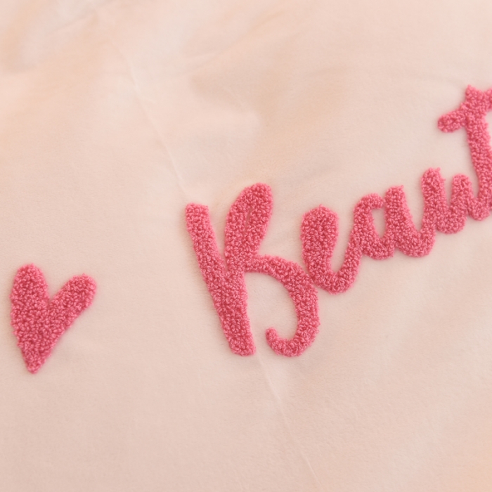 91家纺网 家纺一手货源 找家纺 绒世界 宝宝绒毛巾绣四件套 灰白