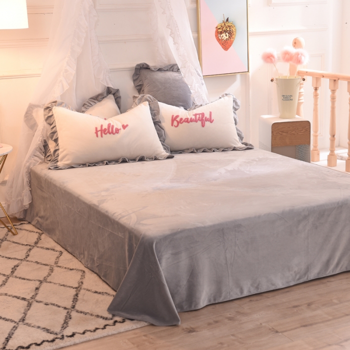 91家纺网 家纺一手货源 找家纺 绒世界 宝宝绒毛巾绣四件套 灰白