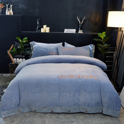 91家纺网 家纺一手货源 找家纺 （总）欧冠家纺 2018秋冬美式宝宝绒绣花水晶绒加厚四件套