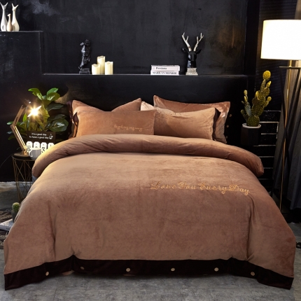 91家纺网 家纺一手货源 找家纺 （总）欧冠家纺 2018秋冬美式宝宝绒绣花水晶绒加厚四件套