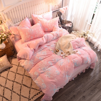 91家纺网 家纺一手货源 找家纺 欧冠家纺 8D雕花爆款四件套 恋恋花涧-粉