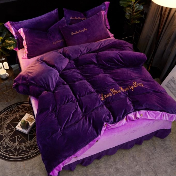 91家纺网 家纺一手货源 找家纺 欧冠家纺 2018秋冬美式宝宝绒绣花水晶绒加厚四件套 冷艳紫