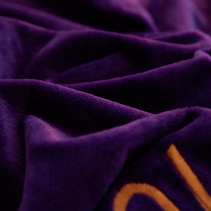 91家纺网 家纺一手货源 找家纺 欧冠家纺 2018秋冬美式宝宝绒绣花水晶绒加厚四件套 冷艳紫