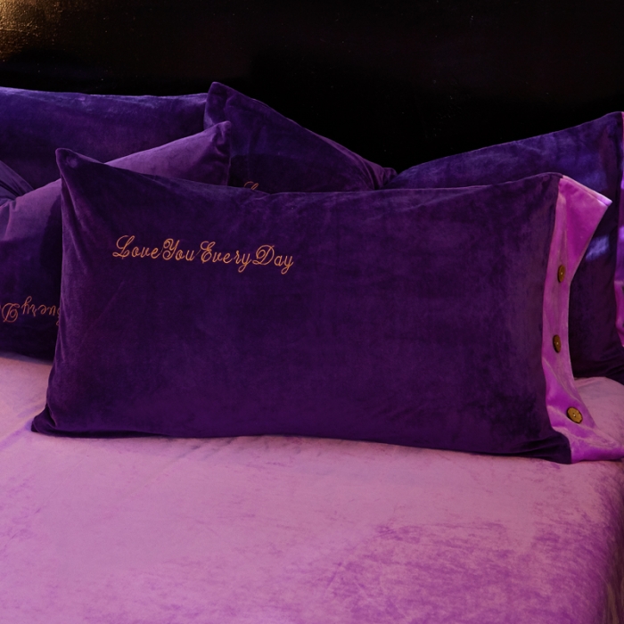 91家纺网 家纺一手货源 找家纺 欧冠家纺 2018秋冬美式宝宝绒绣花水晶绒加厚四件套 冷艳紫