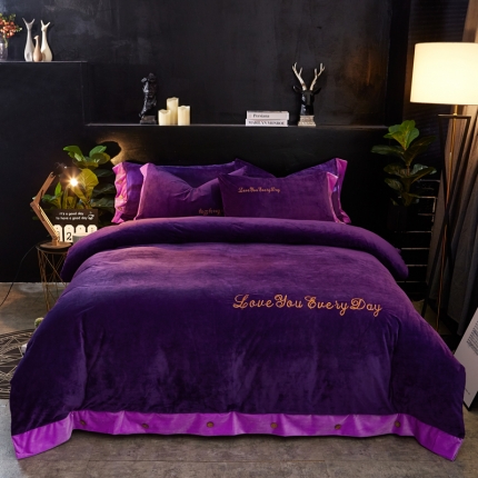 91家纺网 家纺一手货源 找家纺 欧冠家纺 2018秋冬美式宝宝绒绣花水晶绒加厚四件套 冷艳紫