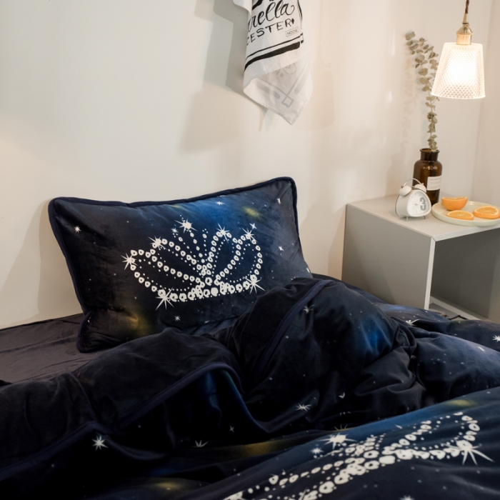 91家纺网 家纺一手货源 找家纺 绒世界 2018印花牛奶绒爆款四件套 皇冠