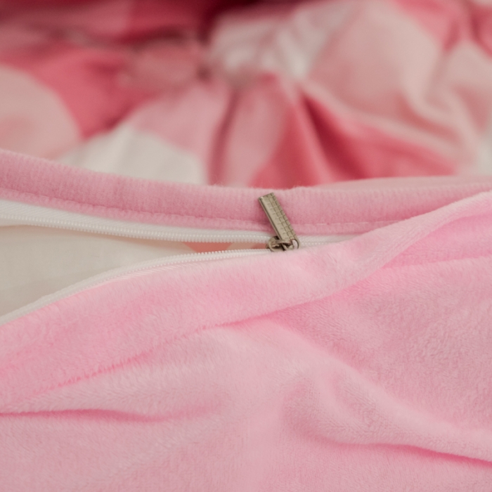 91家纺网 家纺一手货源 找家纺 绒世界 2018印花牛奶绒爆款四件套 格子粉