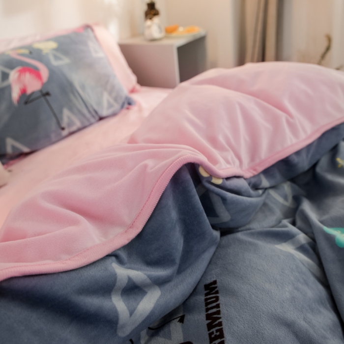 91家纺网 家纺一手货源 找家纺 欧冠家纺 2018印花牛奶绒爆款四件套 火烈鸟