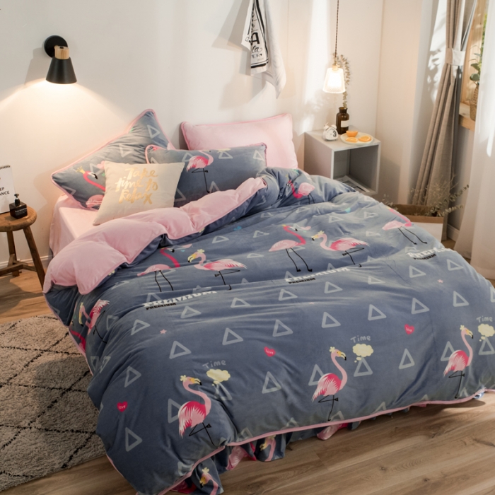 91家纺网 家纺一手货源 找家纺 欧冠家纺 2018印花牛奶绒爆款四件套 火烈鸟