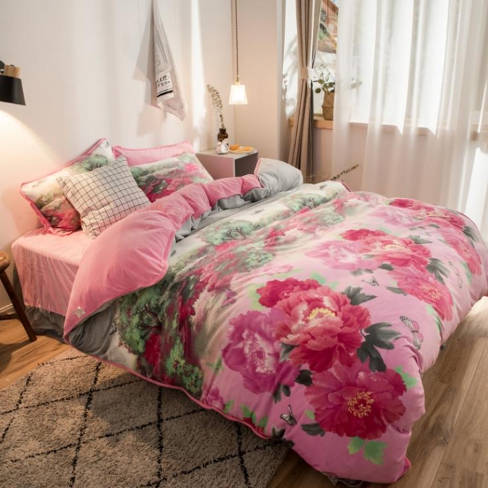 91家纺网 家纺一手货源 找家纺 欧冠家纺 2018印花牛奶绒爆款四件套 如梦花季