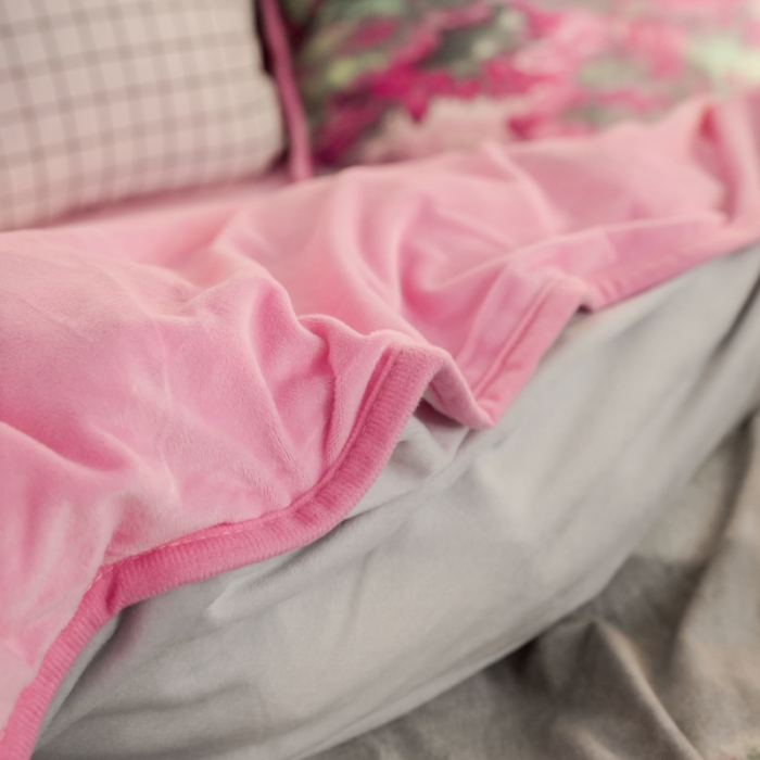 91家纺网 家纺一手货源 找家纺 欧冠家纺 2018印花牛奶绒爆款四件套 如梦花季