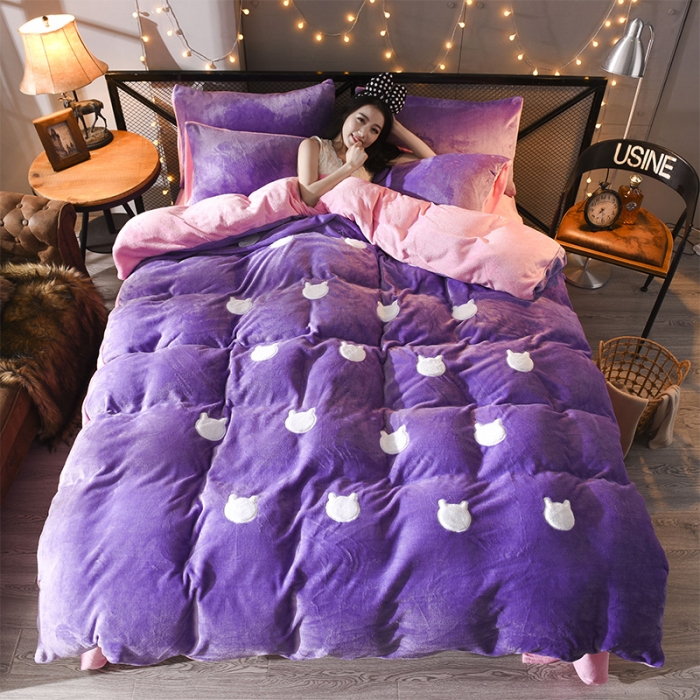 91家纺网 家纺一手货源 找家纺 绒世界 2018北欧加厚保暖刺绣法莱绒套件 小猫咪-粉紫