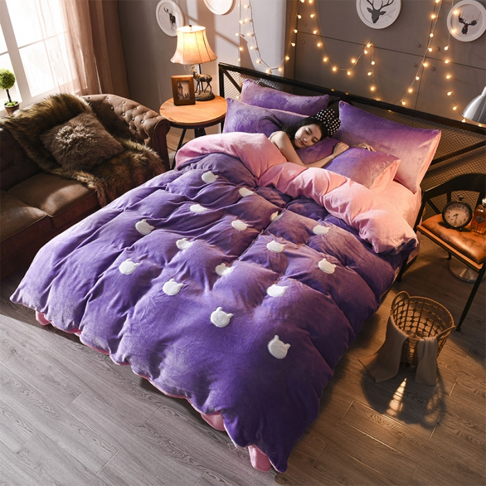 91家纺网 家纺一手货源 找家纺 绒世界 2018北欧加厚保暖刺绣法莱绒套件 小猫咪-粉紫