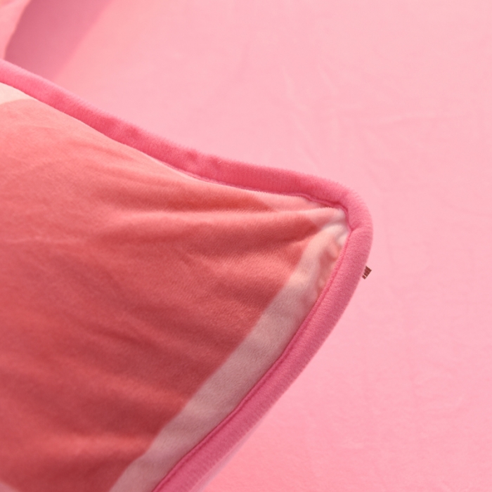 91家纺网 家纺一手货源 找家纺 绒世界 2018秋冬印花牛奶绒爆款四件套第二版 格子粉