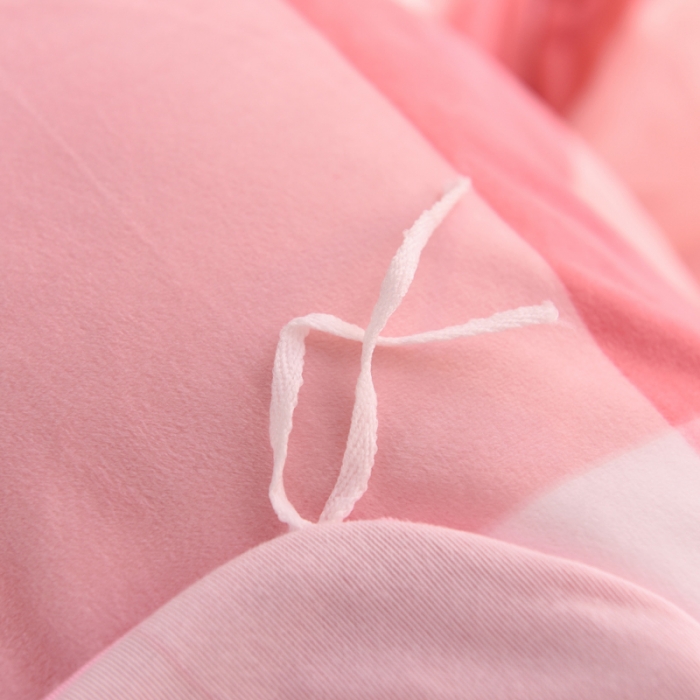 91家纺网 家纺一手货源 找家纺 绒世界 2018秋冬印花牛奶绒爆款四件套第二版 格子粉