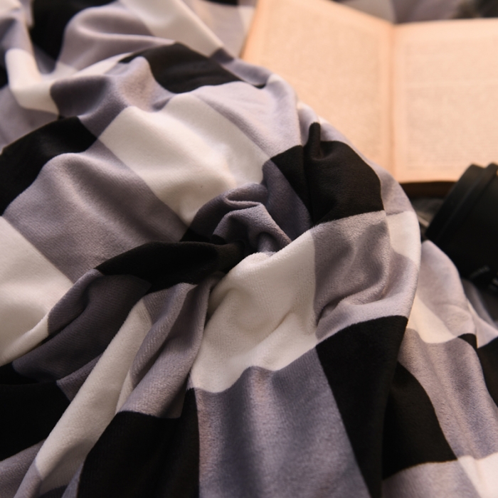 91家纺网 家纺一手货源 找家纺 绒世界 2018秋冬印花牛奶绒爆款四件套第二版 格子灰