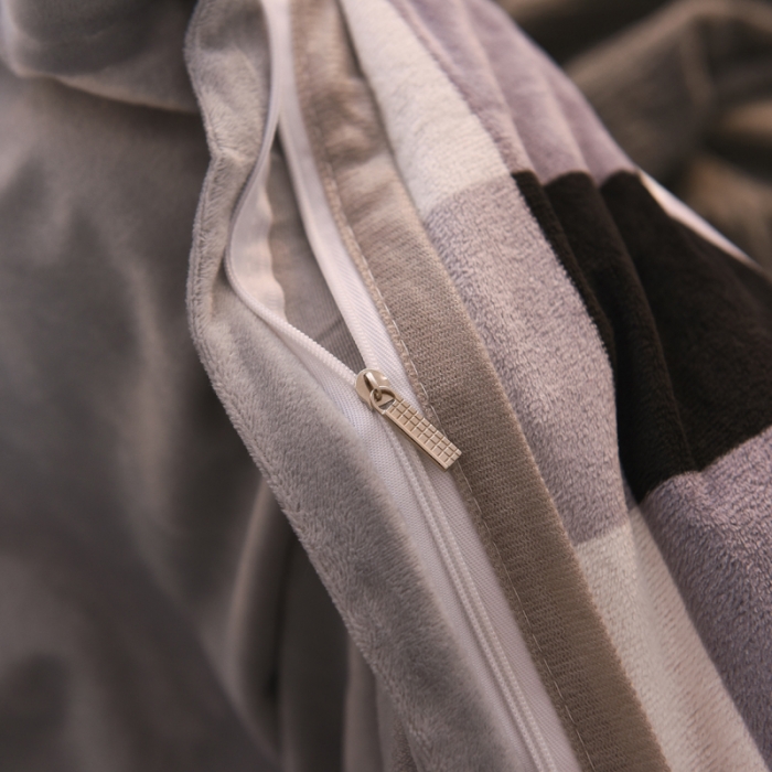 91家纺网 家纺一手货源 找家纺 绒世界 2018秋冬印花牛奶绒爆款四件套第二版 格子灰